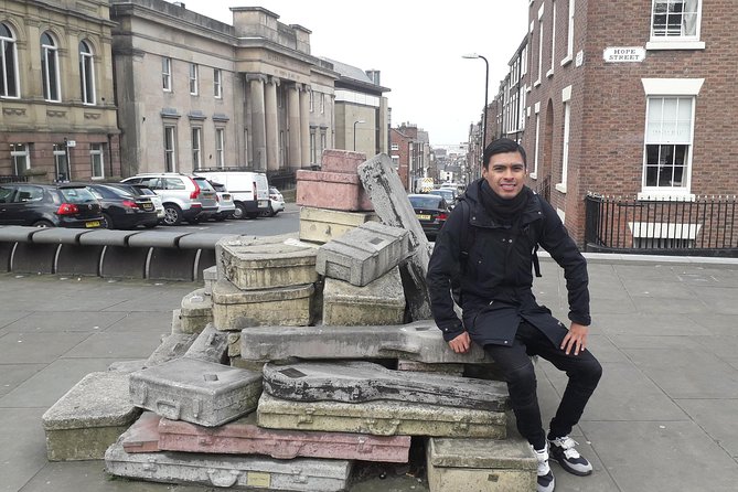 Downtown Liverpool Walking Tour - In Spanish - Walking segment through Liverpool ONE: get the feel of the center