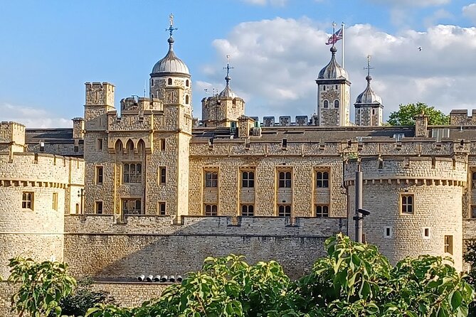 Easy Access Tower of London Crown Jewel Torture and Executions - Entering the Tower of London: from Tower Hill to the White Tower core
