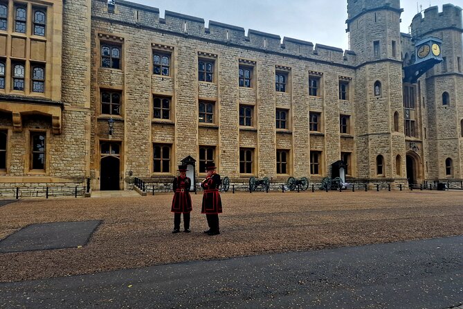 Easy Access Tower of London Crown Jewel Torture and Executions - The Beefeaters experience: more than a photo stop