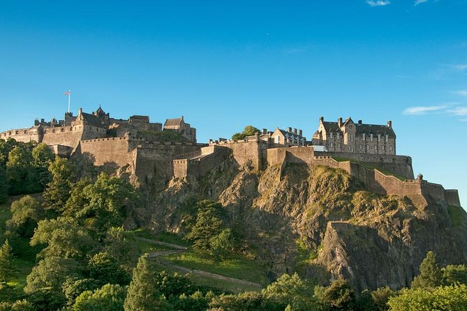 Edinburgh Rail Trip from London with Castle entry and Hop-on Hop-off bus - London to Edinburgh by train: comfort, scenery, and first-class choices