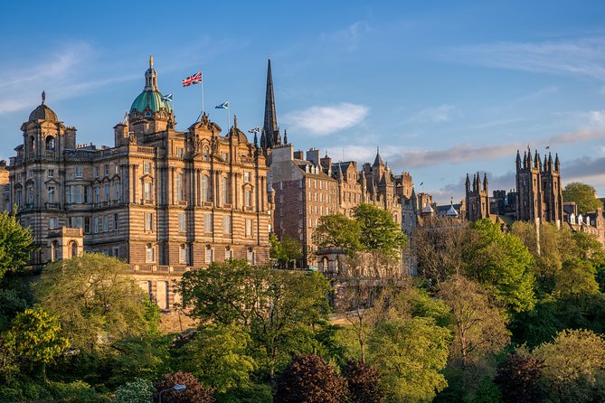 Edinburgh Rail Trip from London with Castle entry and Hop-on Hop-off bus - St Giles Cathedral, the Royal Mile, and Old Town: the classic Edinburgh walk, timed well