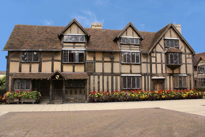 England in One Day: Stonehenge, Bath, the Cotswolds and Stratford-upon-Avon Day Trip from London - Guides, group size, and why the coach matters