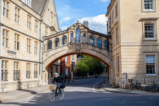 Extended: Oxford University & City Tour With Christ Church - Quiet Sacred Spots and a Theatre Built for Oxford Ceremonies