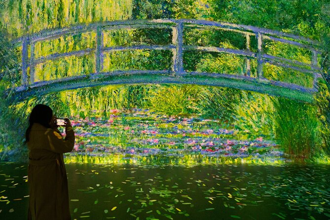 Frameless - Immersive Art Experience in London - What the show feels like: pace, sound, and the “hang around” factor