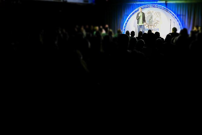 Friday & Saturday night comedy club entry - The Comedy Station Experience: Room Layout, Seating, and the Bar Rhythm