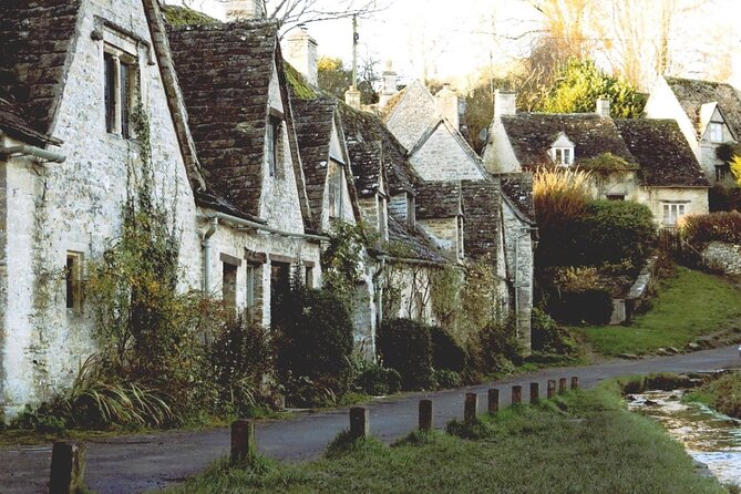 From London: Cotswolds Guided Trip Including Bourton-on-the-Water - Guides and drivers: why the storytelling changes the day