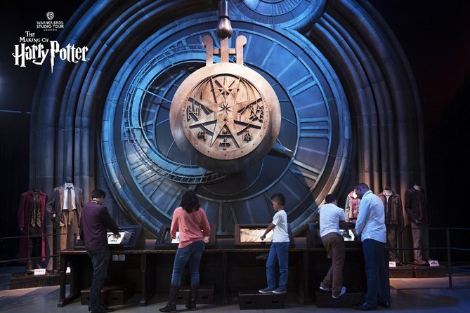 Fully Guided Tour of Warner Bros Studio Tour London – The Making of Harry Potter - The 1-hour break: souvenirs and food time without derailing the day