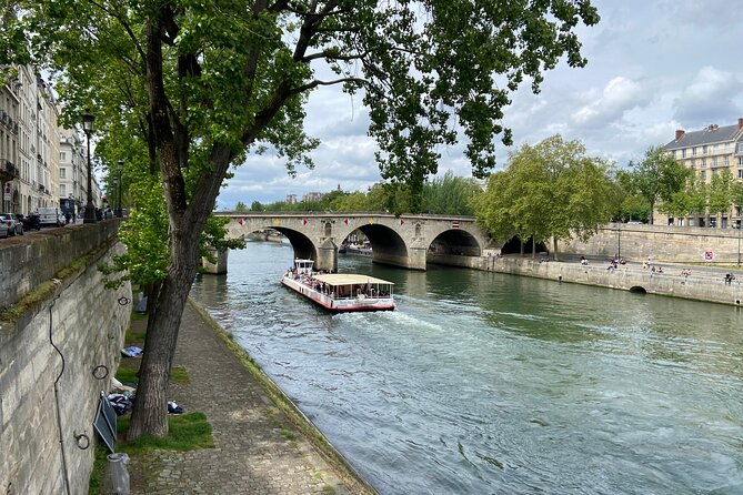 Guided Luxury Paris Day Trip with Optional Lunch at the Eiffel Tower - The Louvre Stop: Photo Moment and Free Time You Should Treat Like a Choice