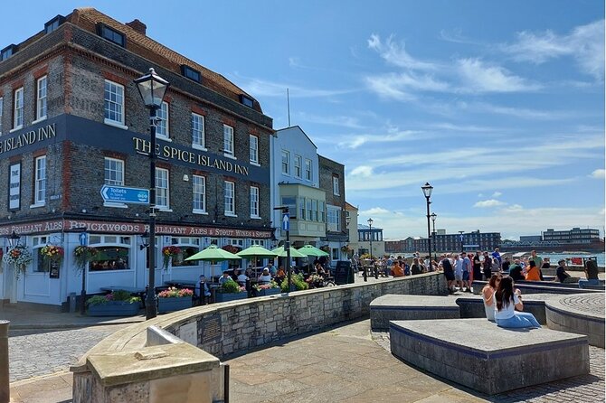 Guided Walking Tour of Portsmouth - Entertainment and shopping by the waterfront: change over time