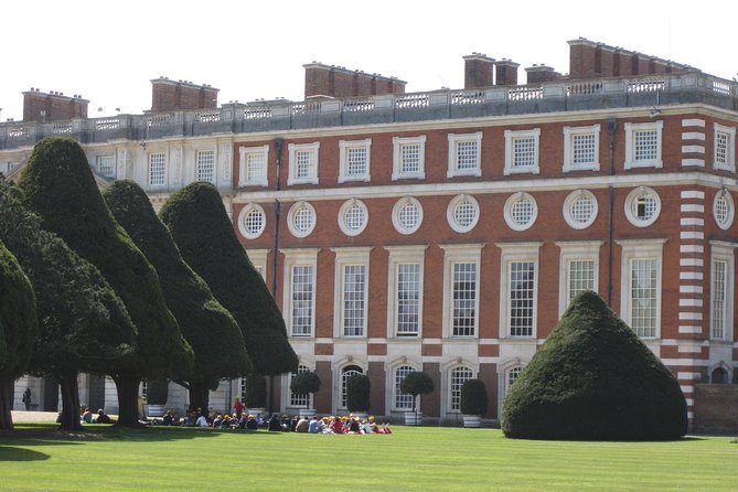 Hampton Court Palace 3hr tour: Henry VIII's & William III's intriguing Palaces - How the route works: about 2 miles, up to 3 hours, rain or shine
