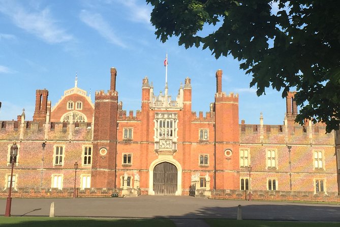Hampton Court Palace Grounds Bike Tour - Getting Started at Hampton Court: Bikes, Helmets, and a Quick Fit Check