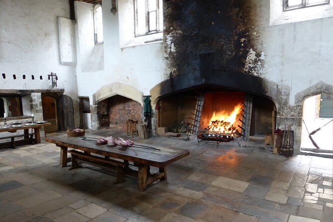 Hampton Court Palace Private Guided Tour - Your Private 2-Hour Tour With Jo Cooper