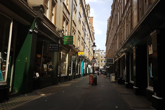 Harry Potter London Sights and Film Locations - Private Tour - House of Spells shopping with the HP394 discount code