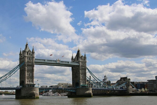 Harry Potter's most comprehensive and exclusive tour in London - Stop 4: Millennium Bridge and the South Bank views to match the movie moments