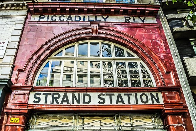 Hidden London Walking Tour - Stop 1: Fleet Street, where the newspaper world still echoes