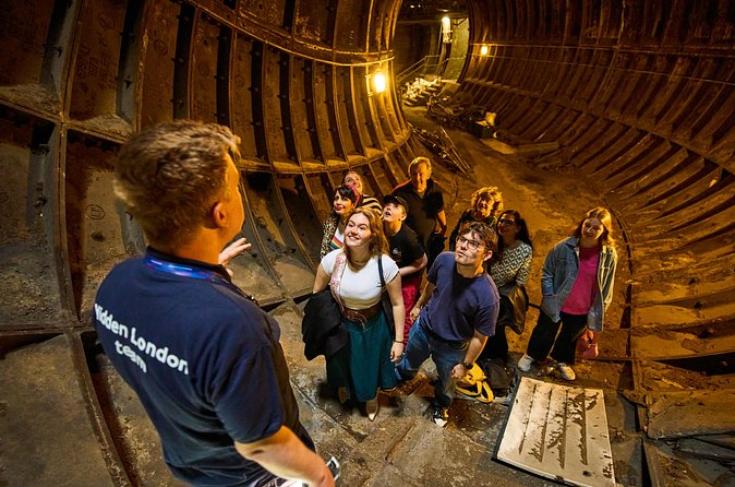 Hidden Tube Walking Tour of Green Park Station - Group size, guide teamwork, and the picture time reality