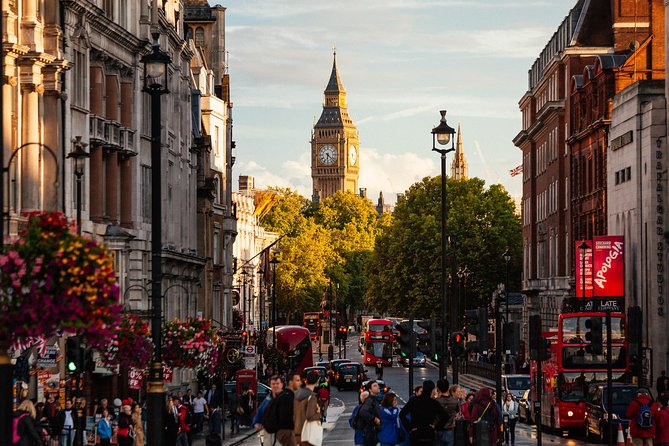 Highlights & Hidden Gems With Locals: Best of London Private Tour - The Small Perks That People Remember