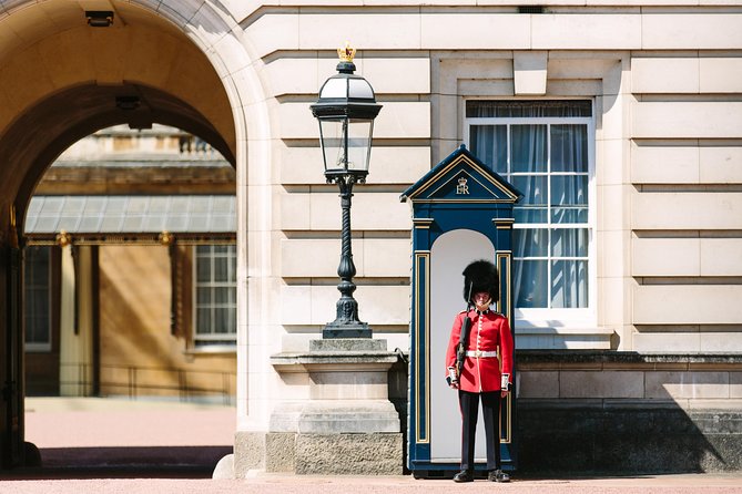 Highlights of Royal London Bike Tour including Hyde Park - Bikes, helmets, and comfort for different trip styles