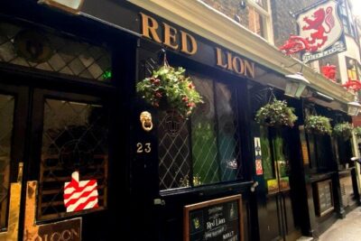 Historic Pub Walking Tour of London