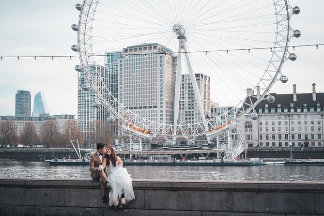 Iconic London Portraits Tour with Expert Local Photographer - London Eye Area, Red Telephone Boxes, and Classic Street Backdrops