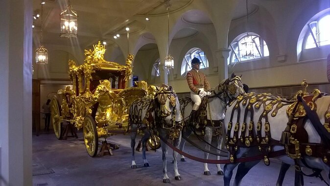 Inside Buckingham Palace State Rooms & Royal London Walking Tour - St. James’s Palace and The Mall: where ceremonies become easy to imagine