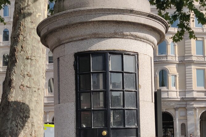 Interactive Treasure Hunt Experience - Central London's Secrets - Seven Dials Into Soho: Another Pub Moment to Land the Finale
