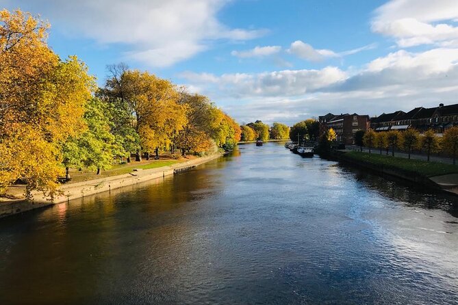 J & M York City Walking Tours - The early overview: medieval walls, stories of rulers, and Dick Turpin