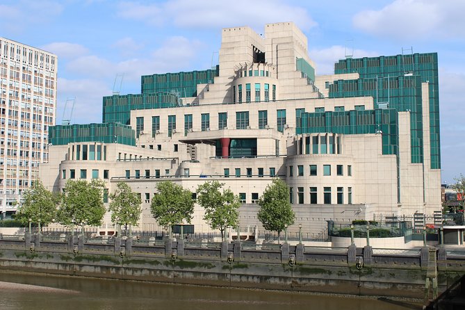 James Bond Film Location Walking Tour in London - Key reasons this Bond filming locations walk works