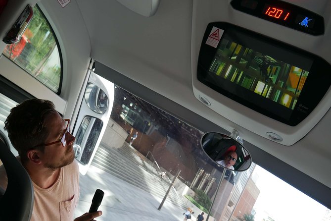 James Bond Small Group Mini Coach Tour of London - Pacing, comfort, and who should choose this tour