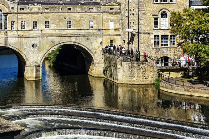 Jane Austen's Bath And History Trail - Royal Crescent No. 1 and Bath Abbey, where the guide helps you read the stone