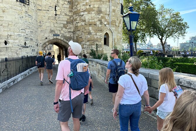 Kid-Friendly Private Tower of London Tour with Blue Badge Guide - Pacing, weather, and walking comfort for a 3-hour family loop