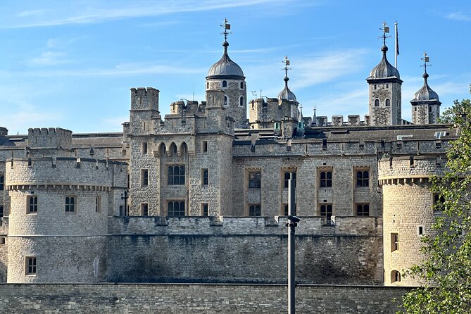 Kid-Friendly Private Tower of London Tour with Blue Badge Guide - White Tower, Green Tower, and Medieval Palace: the stops that actually work