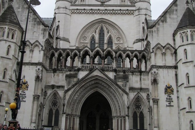 Law in London Private Tour - Entering the Royal Courts of Justice, and the real-court moment