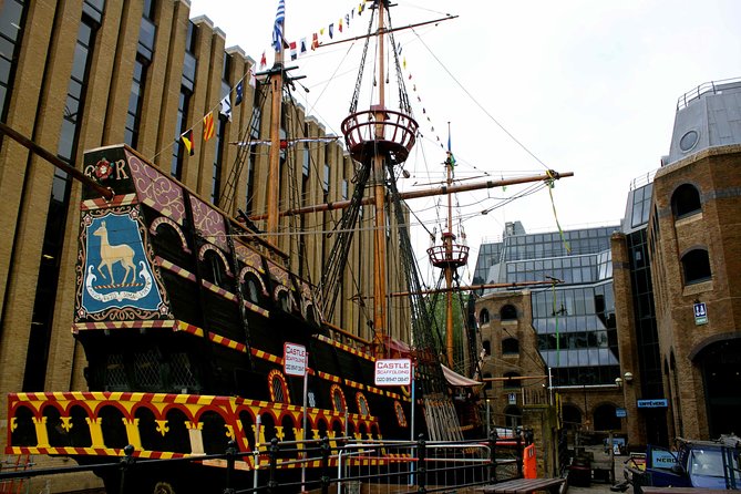 London 30 Top Sights with Fun Local Guide - Trafalgar Square, Horse Guards, and Whitehall: the government meets the street