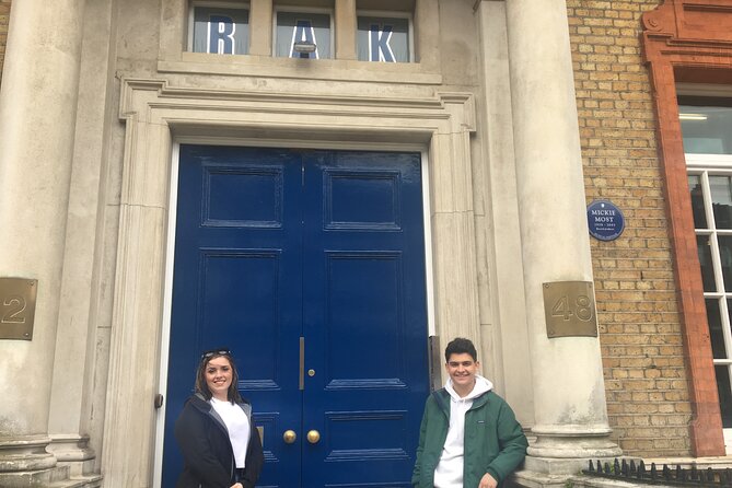 London Beatles Tour - Black Cab Pickup, Helterskelter Meet Point, and a Smooth Start