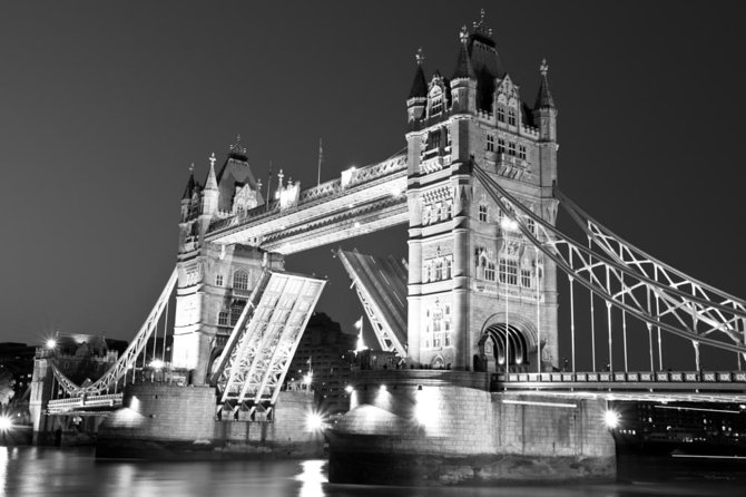 London Big Bus Evening Sightseeing Tour by Open-Top Bus - Listening Like a Pro: Audio Commentary in 7 Languages and Free Headphones