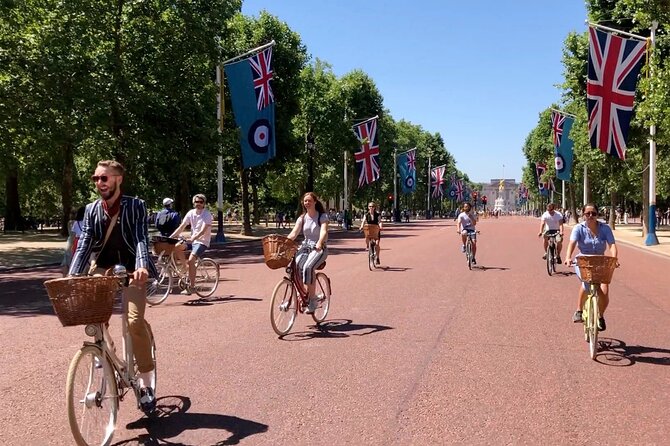 London Bike Tour: Landmarks, Secret Gems, Pub Stop & Street Art - Meet at 189 Hercules Road, get kitted up fast