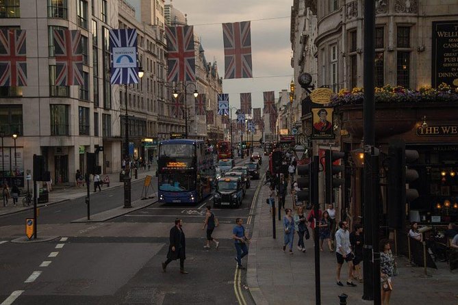 London by Night Sightseeing Open Top Bus Tour with Live Guide - Big Ben and the Elizabeth Tower: why this segment is the photo payoff