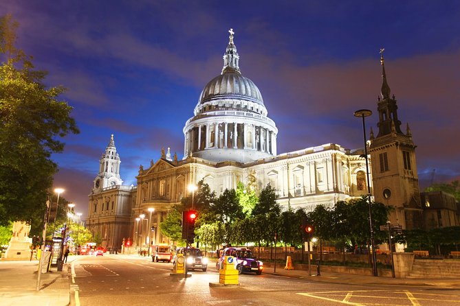 London Christmas Day 1 Day Hop-on Hop-off Bus Tour - Wi-Fi on open-top buses in winter