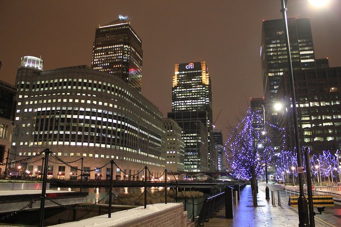 London Christmas Eve Illuminations Guided Tour by Night - Tower of London: Darker Stories, Bright Holiday Surroundings