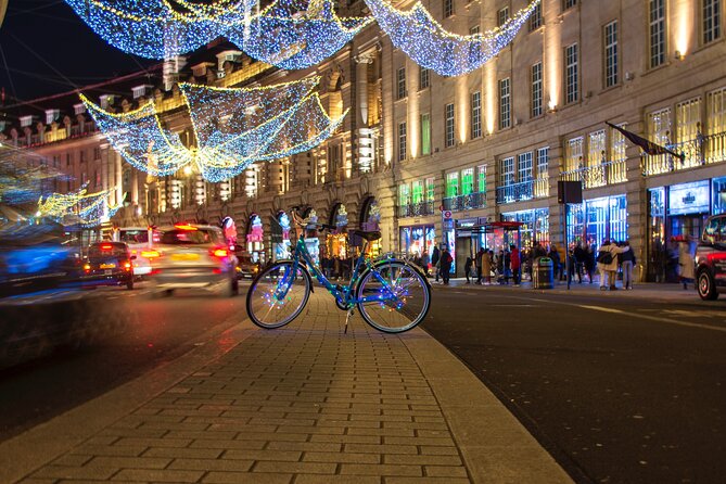 London Christmas Lights Bike Tour with Local Guide - Santa Hat Energy With Limited Photo Time