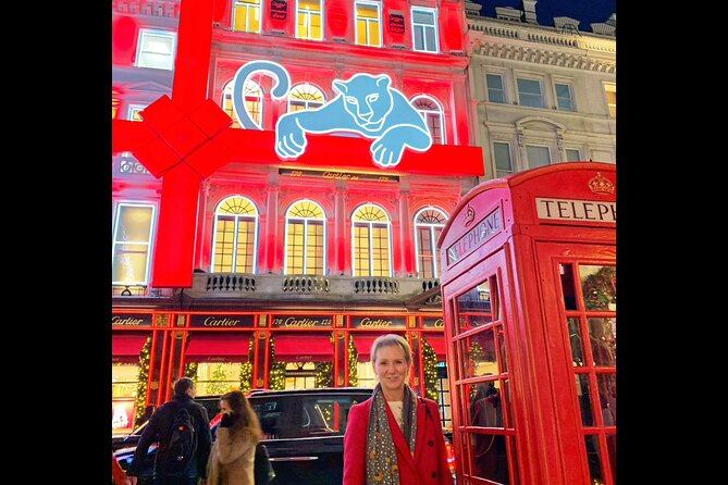London Christmas Lights Guided Tour by Cab - Trafalgar Square: the Norway tree and the Hanukkah light candle