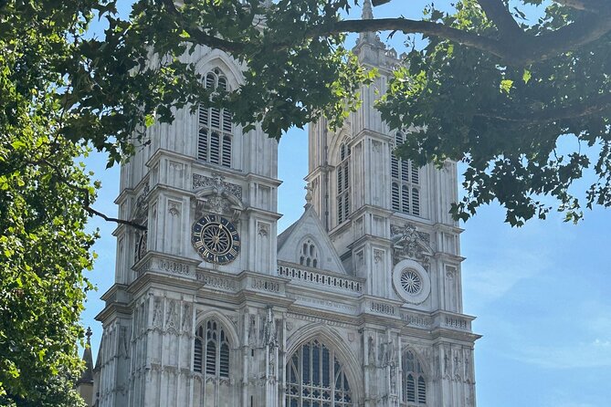 London Essential 2 hour introductory Walking Tour With a Londoner - St James’s Park and The Mall to Trafalgar Square: the perfect contrast walk