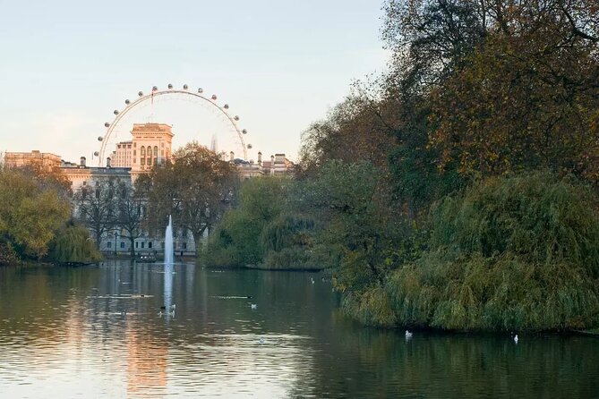 London Essential 2 hour introductory Walking Tour With a Londoner - Whitehall Palace to Horse Guards Parade: tradition with iconic photo value