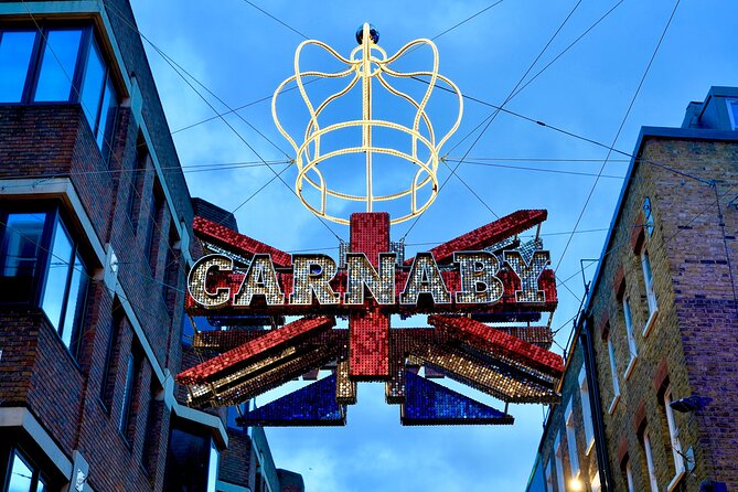 London Exclusive Christmas Lights Guided Tour by Black Cab - A private black cab is the right tool for Christmas lights