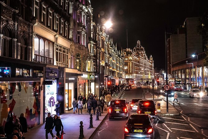London Exclusive Christmas Lights Guided Tour by Black Cab - Timing: why a late start helps you catch the lights
