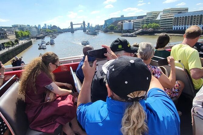 London: Guided Sightseeing Tour on a Vintage Open-Top Bus - St. Paul’s Cathedral: how to get useful photos from a moving bus