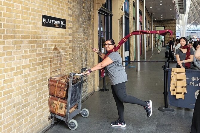 London: Harry Potter Walking Tour with Platform 9 3/4 - Trafalgar Square and Piccadilly Circus: Big City Spots with Film Connections