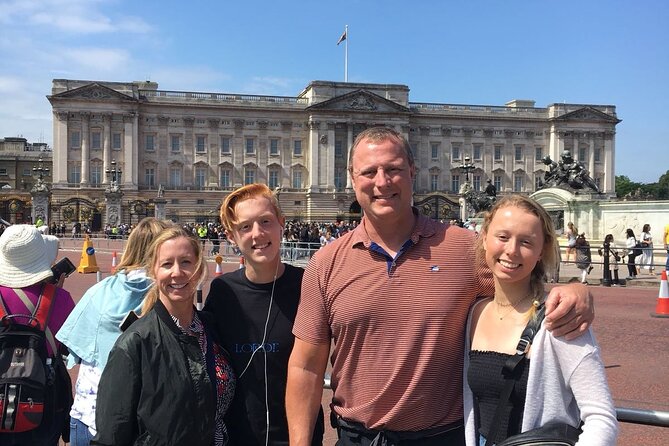 London Highlights Family-Friendly Walking Tour with Top Guide - The guides: what you can expect from a kid-first team