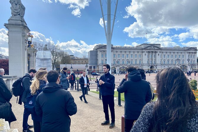 London: Landmarks Walking Tour - The Mall, Trooping the Colour, and London’s Ceremony Lines